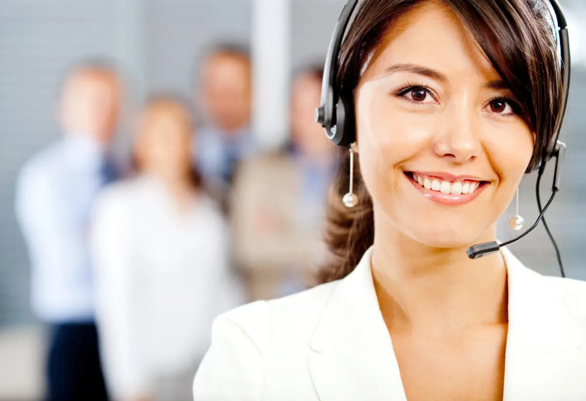 Female Customer Support Operat 1200X821 1