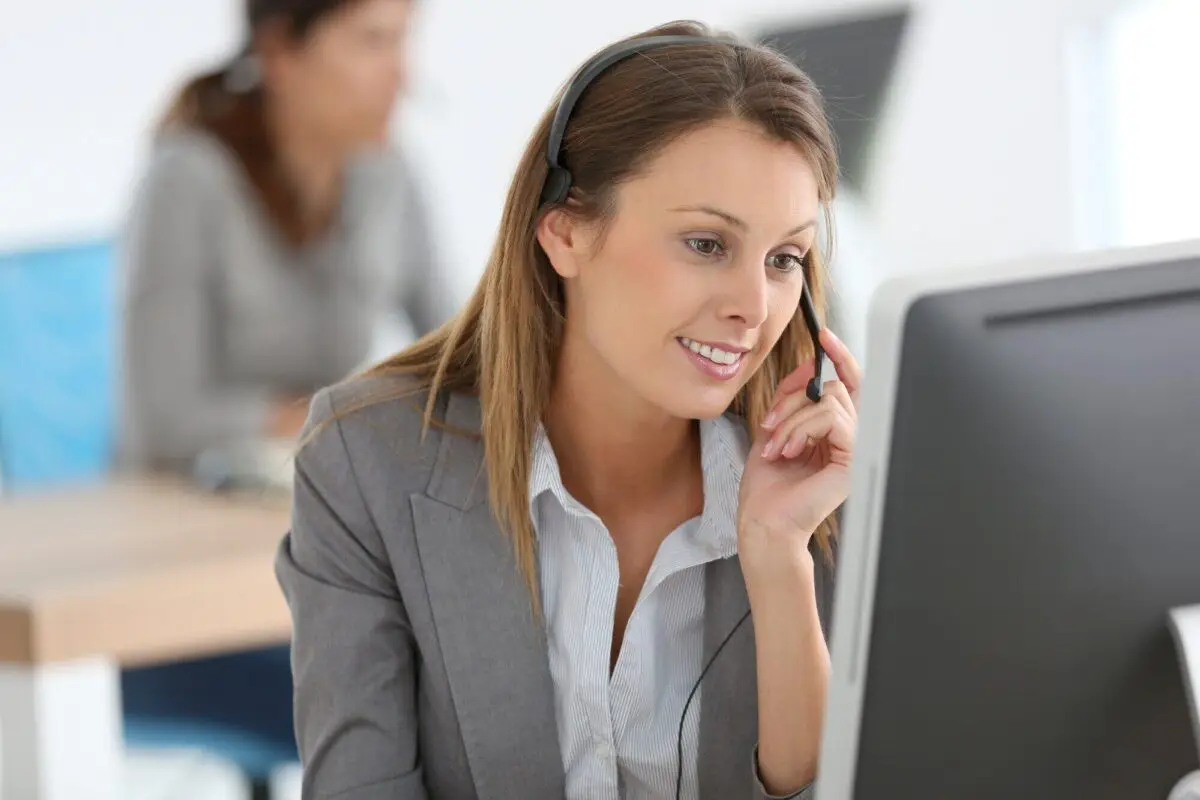 Smiling Customer Service Repre 1200X800 1